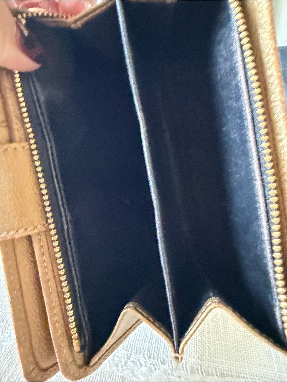 Loewe Metallic Gold Leather Compact Card & Key Holder - Picture 4 of 4